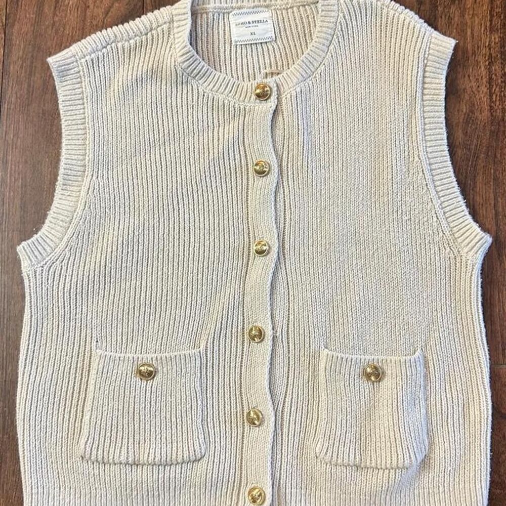 Soho Women's XL cream knit sweater vest/cardigan